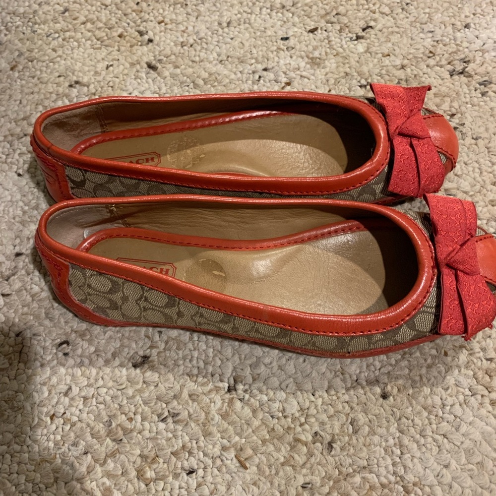 coach flats with bow No size inside but I am a 6 & they fit perfect super cute!!
